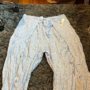 Blue floral print flow pants